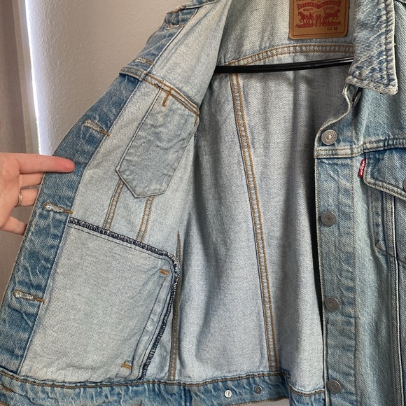 Levi’s Denim Jacket - Picture 7 of 7